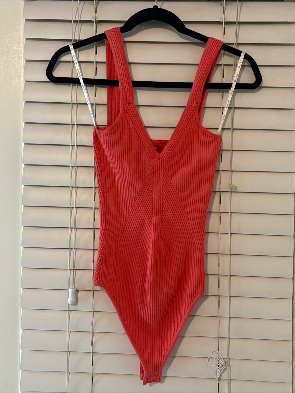 GUESS Women’s Size M Coral Ribbed Knit V-Neck Sleeveless Bodysuit